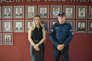 Comandante do 5º BPM visita juíza em Coxim para fortalecer parcerias e discutir segurança