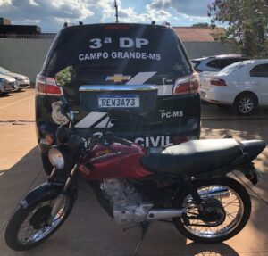 Polícia Civil recupera segunda motocicleta com restrição criminal, escondida no “Carandiru”