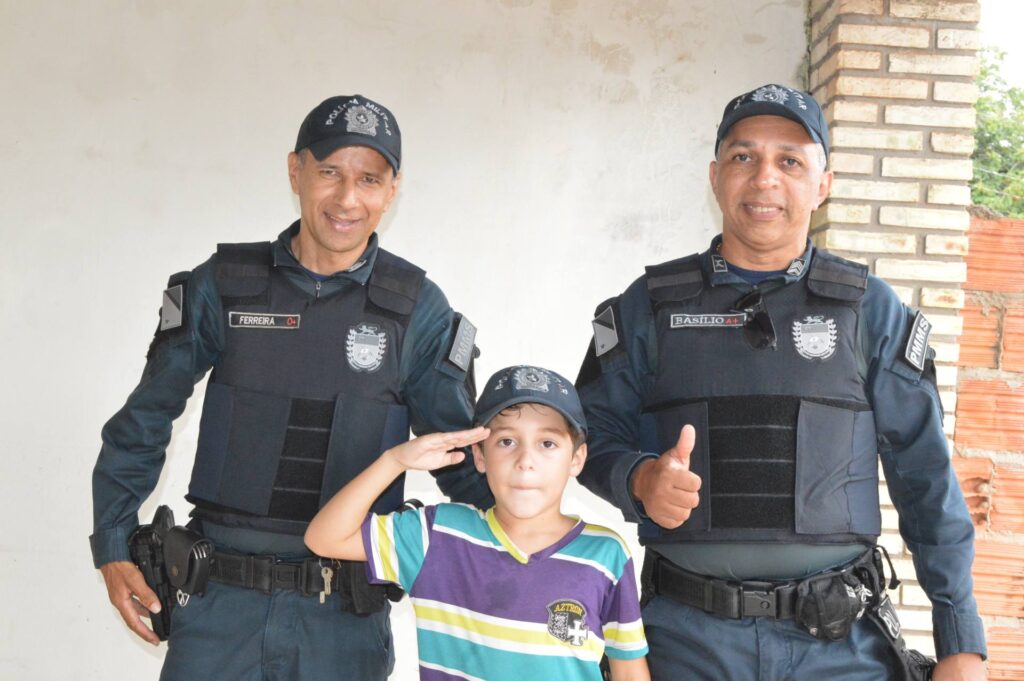 Polícia Militar realiza surpresa para fã mirim da PM em Coxim