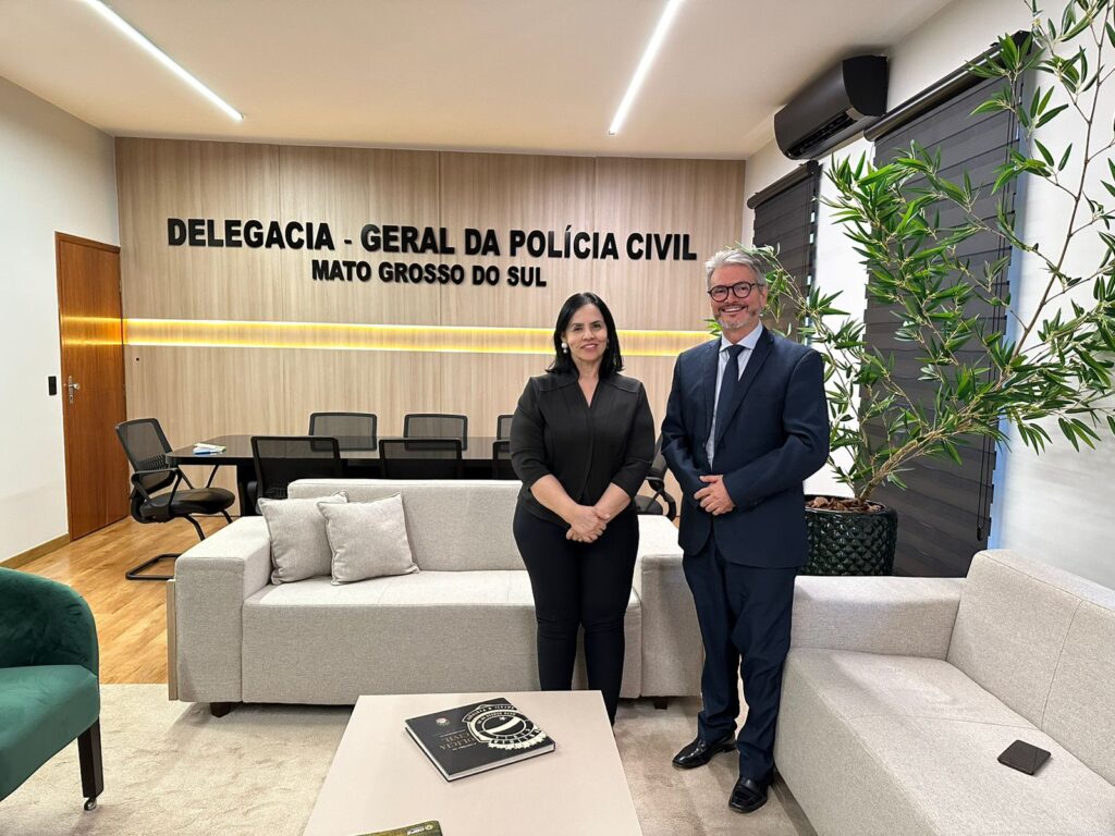 Delegado-Geral da Polícia Civil recebe visita da Delegada Sidnéia Tobias