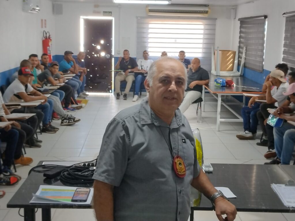 Delegado da Polícia Civil realiza palestras para venezuelanos