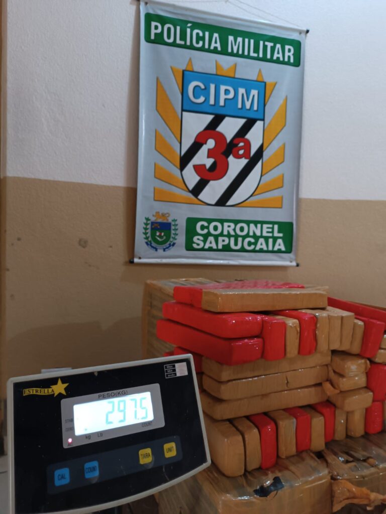 PM de Coronel Sapucaia apreende drogas e recupera veículos