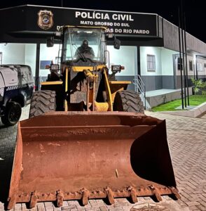 Polícia Civil recupera pá carregadeira em Ribas do Rio Pardo