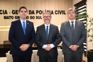 Delegado-Geral Lupérsio Degerone Lúcio recebe visita do Secretário-Geral da OAB-MS para tratar de assuntos jurídicos na Delegacia-Geral da Polícia Civil