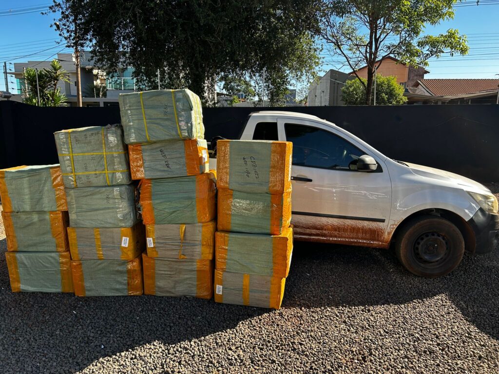 Polícia Civil apreende veículo com 16 fardos de produtos descaminhados em Dourados