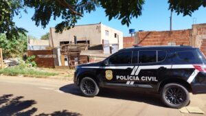 Polícia Civil elucida roubo de veículo e prende um dos autores em flagrante em Campo Grande