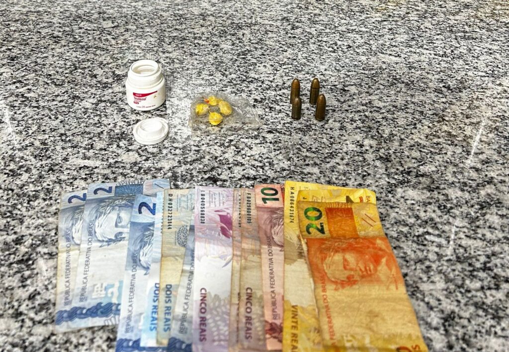 Polícia Civil prende padrasto e enteado que gerenciavam “boca de fumo” em Dourados