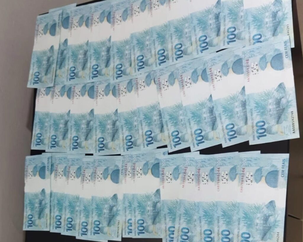 Polícia Civil prende quatro pessoas que trocavam moeda falsa em Rio Negro
