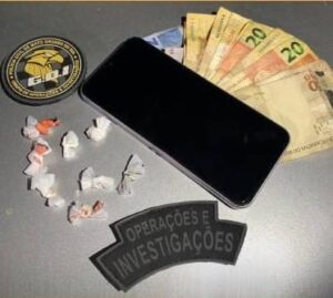 Polícia Civil prende um indivíduo e apreende um adolescente por tráfico de drogas em Campo Grande
