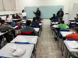 Polícia Civil realiza palestra em escola, em Sete Quedas