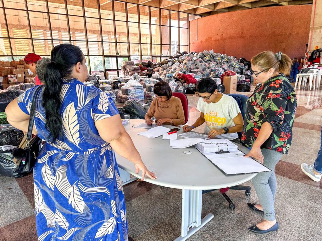 Com mais de 180 mil peças arrecadadas, campanha Seu Abraço Aquece inicia entrega de doações