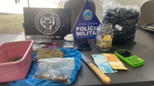 Durante cumprimento de carta pecatória, a Polícia Civil, com apoio da Polícia Militar, prende homem por tráfico de drogas em Costa Rica