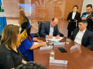 Governo do Estado e MPI assinam termo para garantia da cidadania dos povos indígenas