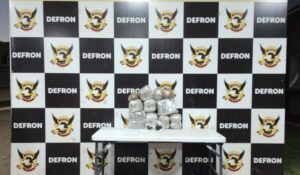 Mulher é presa pela Polícia Civil, em Dourados, despachando drogas em uma transportadora