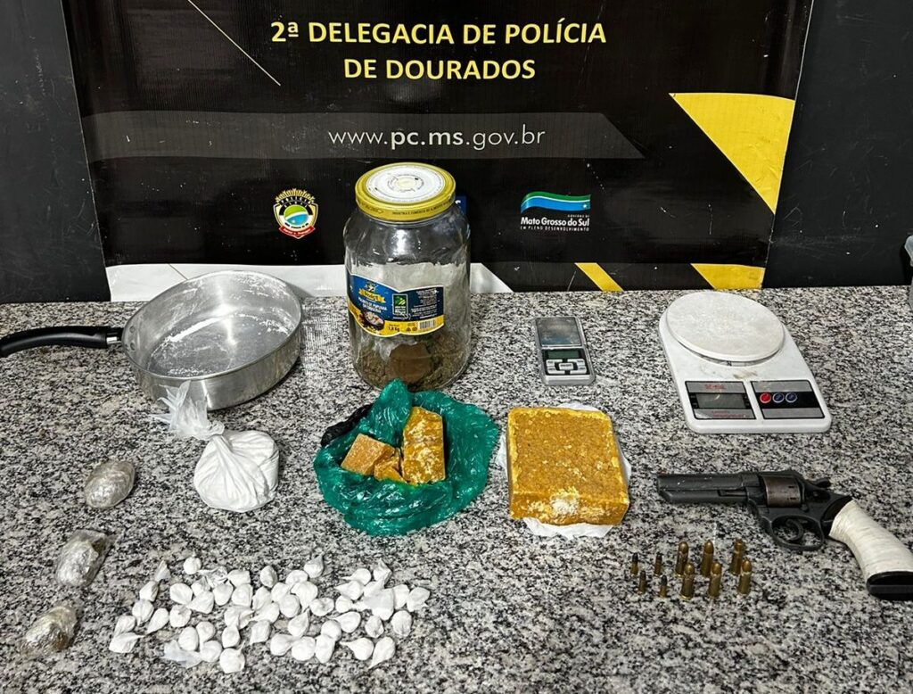 Polícia Civil apreende drogas, arma de fogo e munições em Dourados