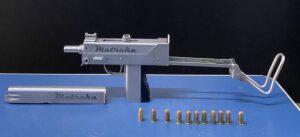 Polícia Civil prende homem em flagrante e apreende submetralhadora automática em Mundo Novo