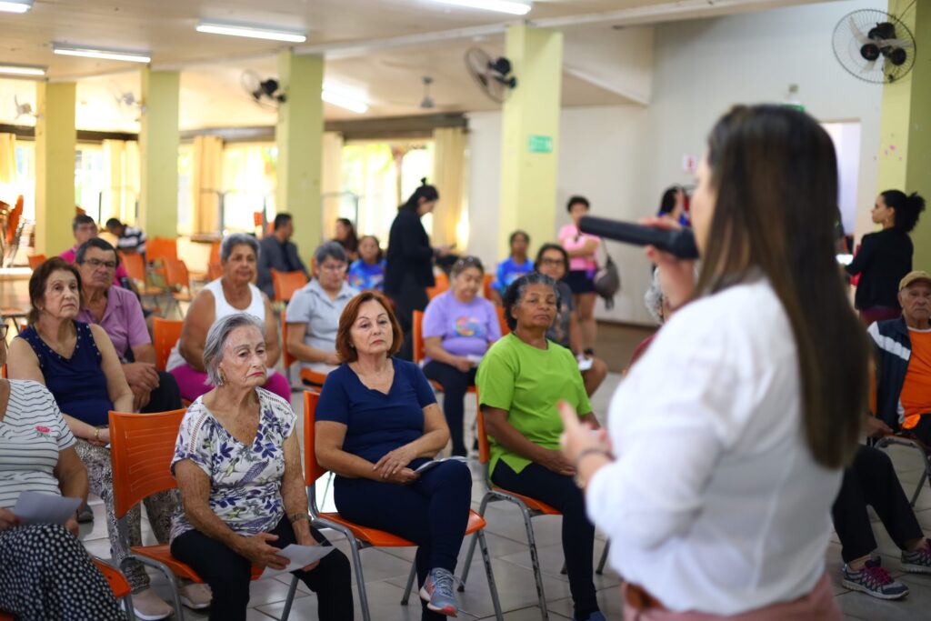 Polícia Civil realiza ação de conscientização, no âmbito da Campanha Junho Prata, no Centro de Convivência do Idoso em Campo Grande