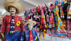 Trajes de festa junina têm variação de preços de até 314% em Campo Grande